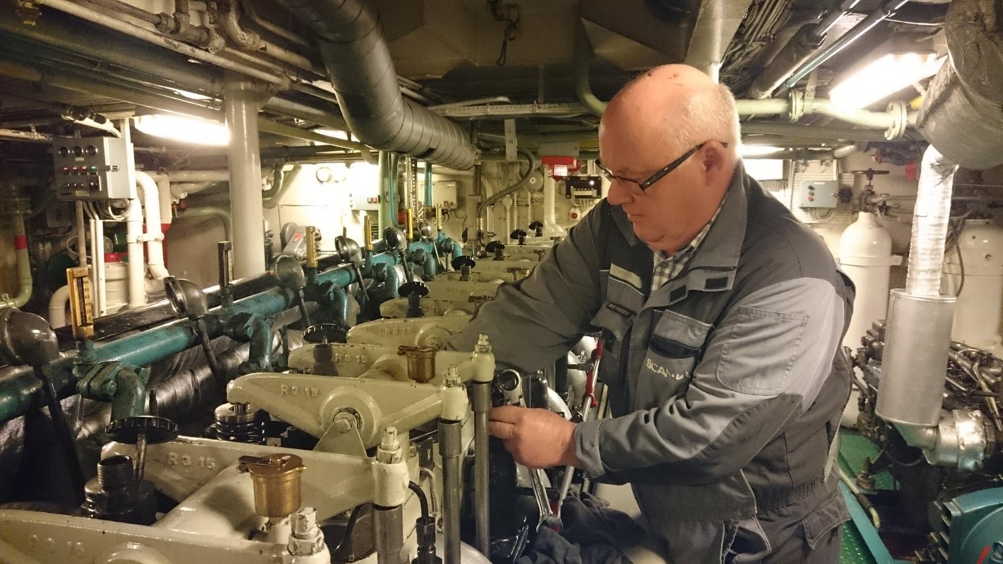Torbjørn i maskinrommet på Gamle Oksøy